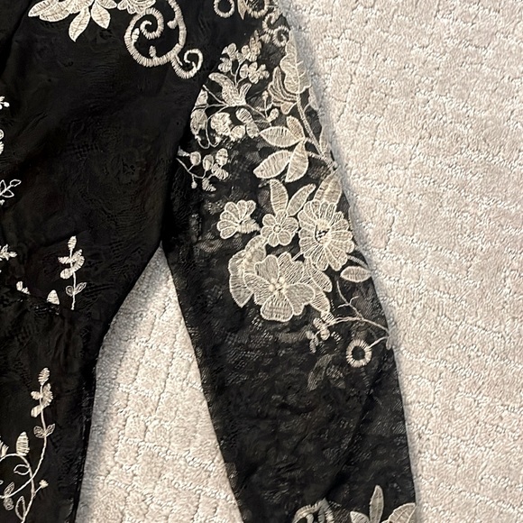 Stunning Venus lace dress - Picture 12 of 12